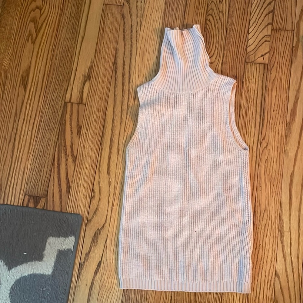 Pink turtleneck short sleeve top no damage barley worn